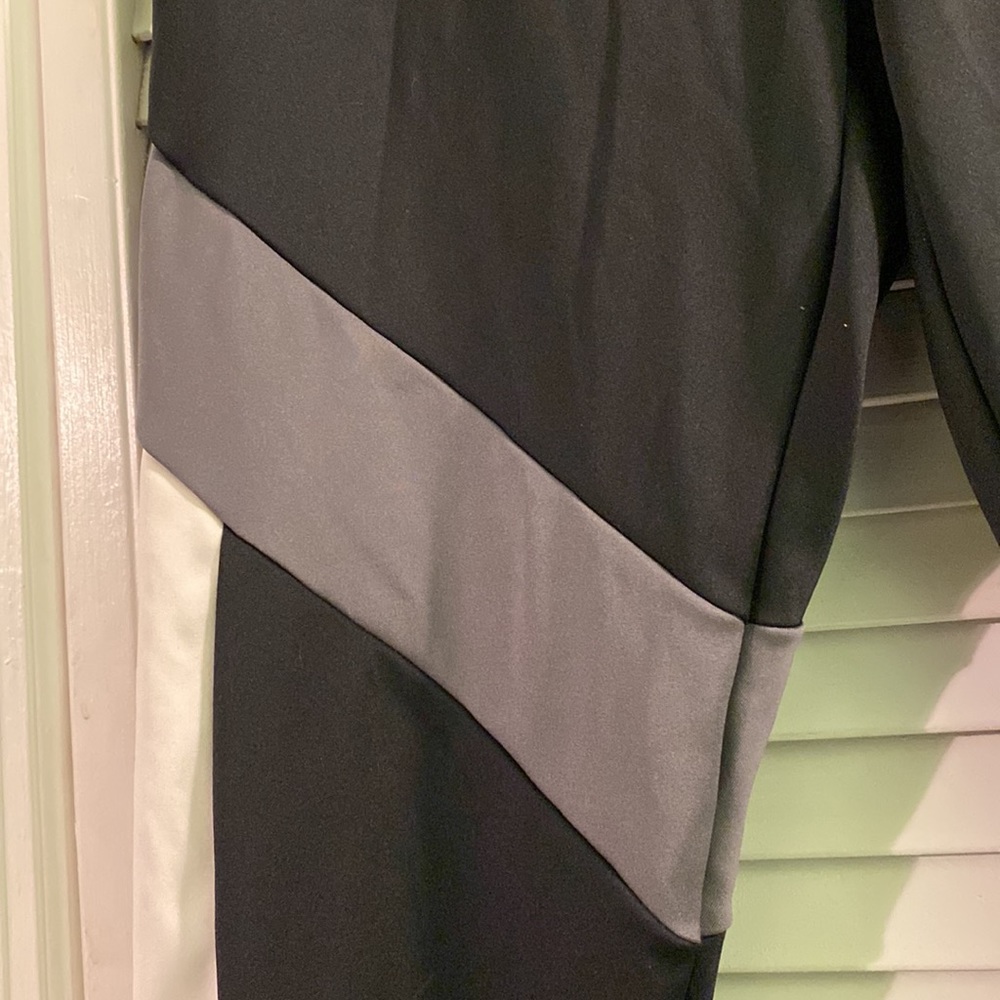 Adidas Women’s Aeroready Black White Gray Colorblock Logo Leggings M - Picture 9 of 10